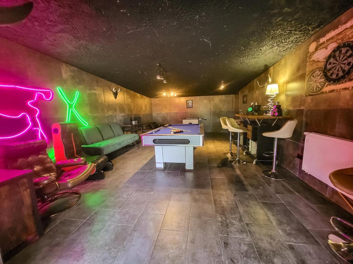 Holiday Home Vegas - House And Garten For Exclusive Use Колцево Екстериор снимка